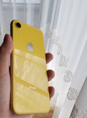 iPhone XRのイエローに機種変更！ 鮮やかで希少なカラーだけどあえて購入するべきかは要検討 | ドコモ情報裏ブログ