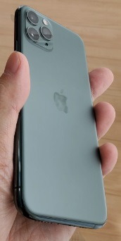 iPhone 11 グリーン／iPhone 11 Pro ミッドナイトグリーンのカラーと 